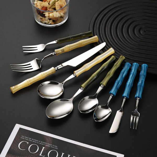 SLCJ-0003   304 stainless steel creative Western dining set with anti-slip acrylic handles. There are 7 different styles of knives, spoons and forks, and 3 colors are available for selection