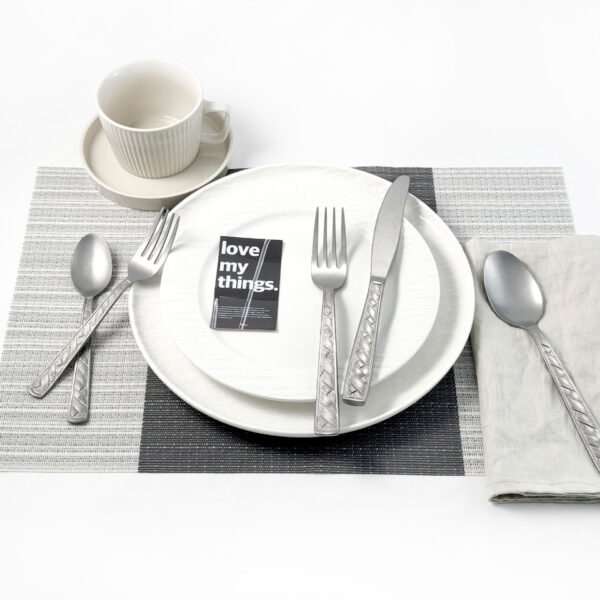 CJ-0010   Stainless steel creative set of cutlery (forks, knives, spoons) with rope texture handle It is made using a retro distressed technique Suitable for hotels and restaurants. Customizable set gift box is available