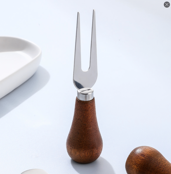 MZCJ-0005   Children's creative tableware with anti-slip wooden handles. Children's spoon, fork and knife set. Can stand upright on a flat surface